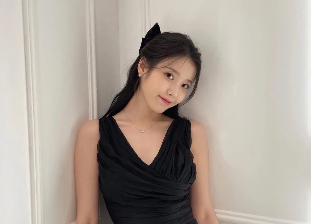 南韓「國民妹妹」IU（李知恩）自創1分鐘入眠法。（圖／翻攝自IG @dlwlrma）