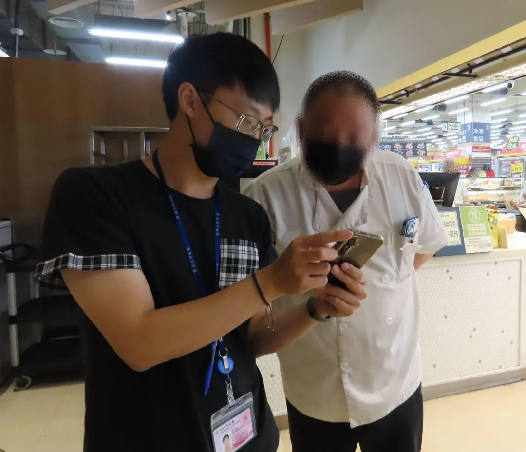 新北市衛生局接獲通報後，於5月16日前往愛買南雅店進行稽查。（圖／新北市衛生局提供）