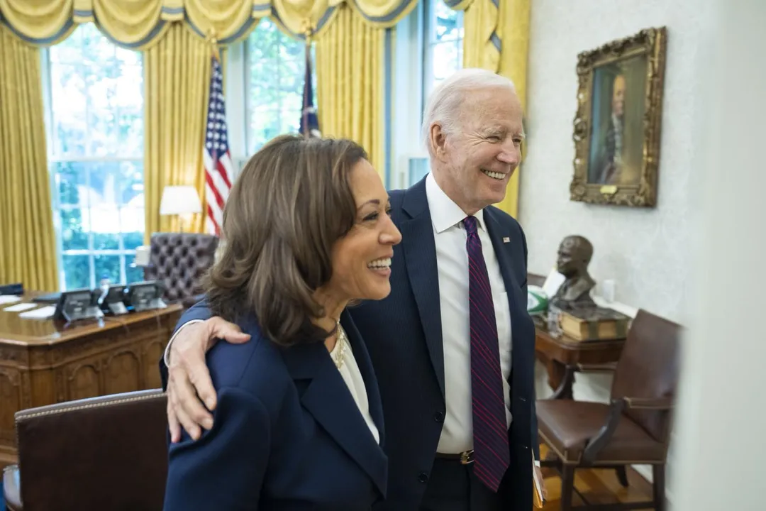 賀錦麗在X發文並附上她與拜登的合照。(圖/翻攝X@KamalaHarris)