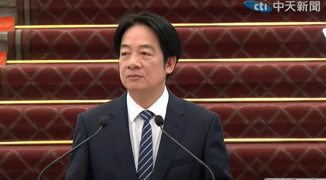 民眾黨點出，社會住宅、潛艦國造、再生能源進度皆遠低預期，火力發電占比持續飆高，顯示賴政府在能源轉型與國防整備上「說得多、做得少」。(圖/截自中天新聞網直播)