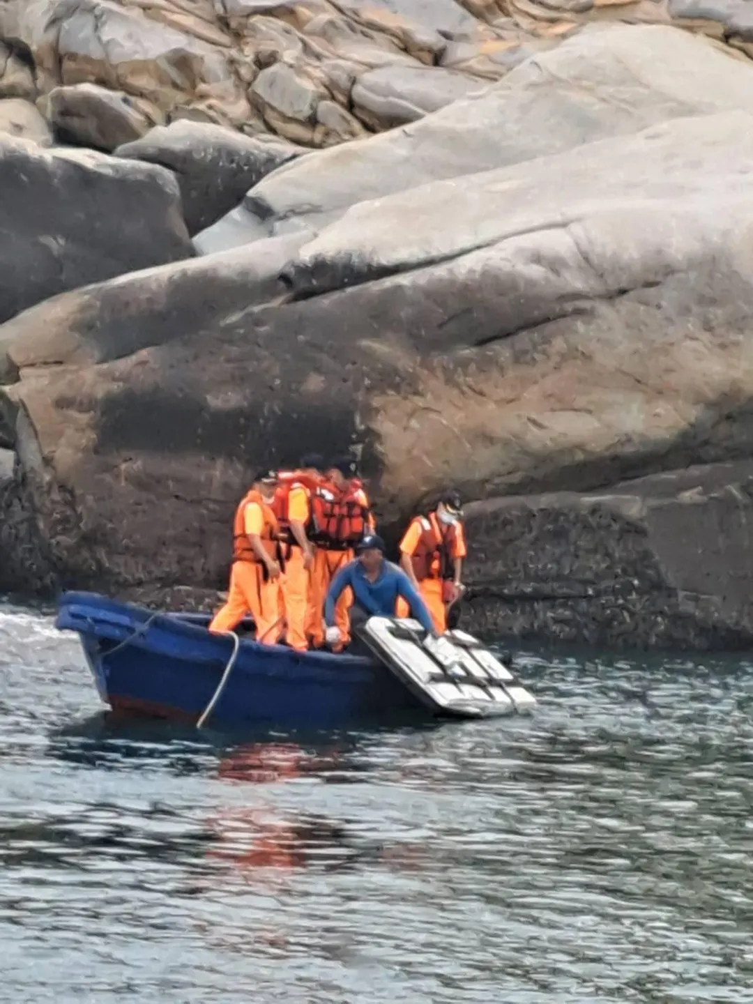 海巡緝獲二膽偷渡客。(圖/海巡署)