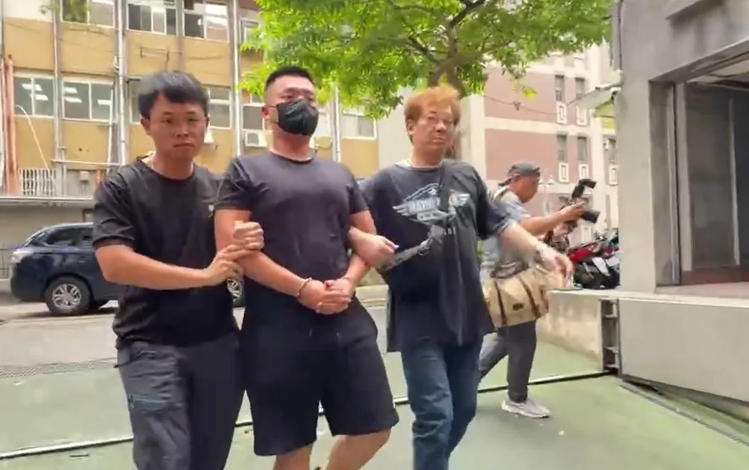 台北市松山區南京東路四段一間牙科診所19日上午發生暴力事件。（圖／中天新聞）