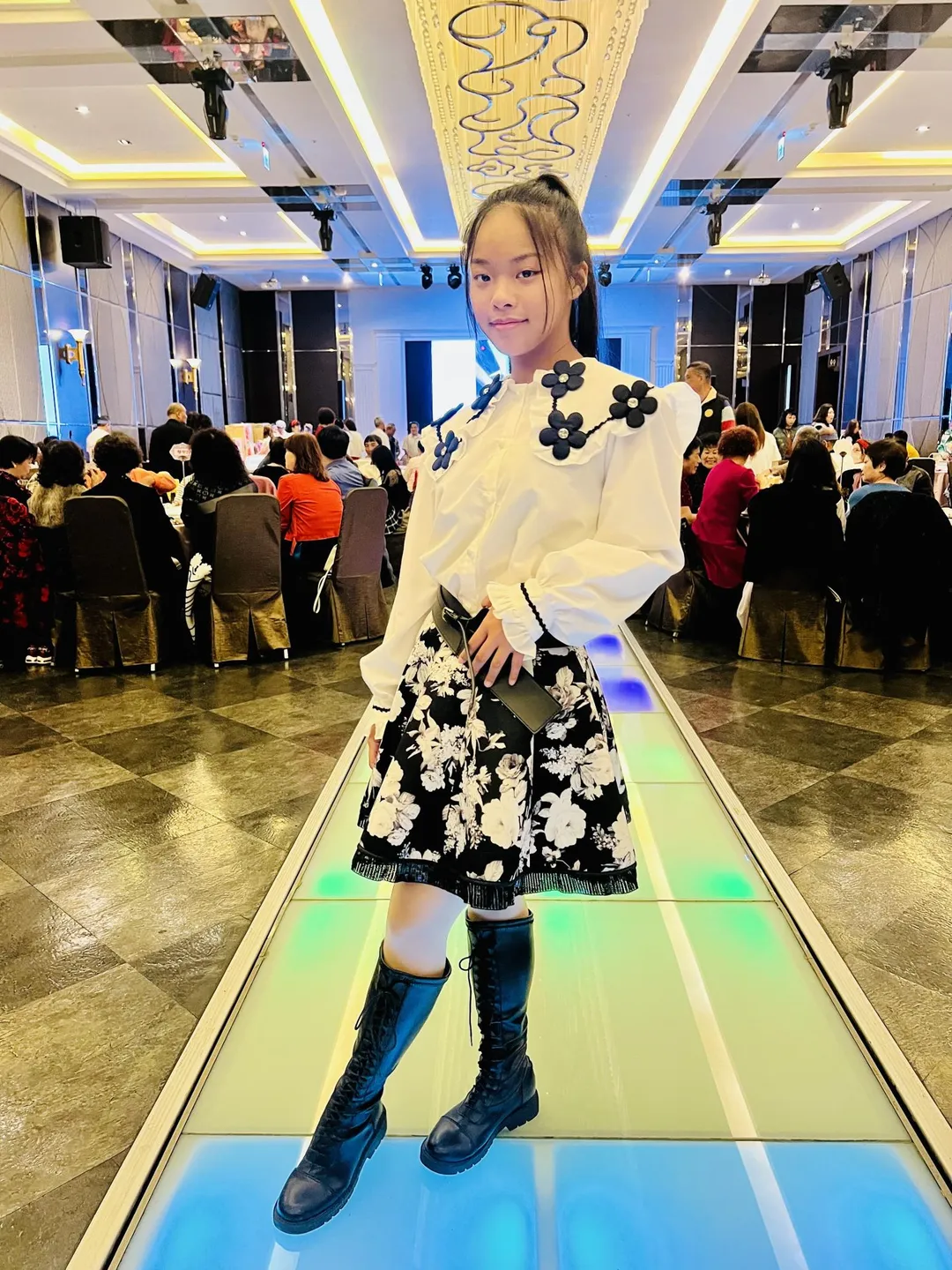 15歲的表演者鍾采穎許願跟歐弟合唱。（圖／萬星傳播 提供）