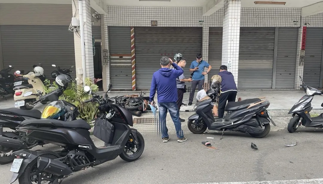 警方逮捕涉案嫌犯。(圖/翻攝畫面)