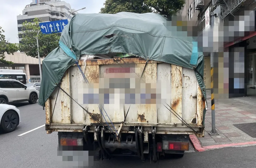肇事貨車。(圖/翻攝畫面)