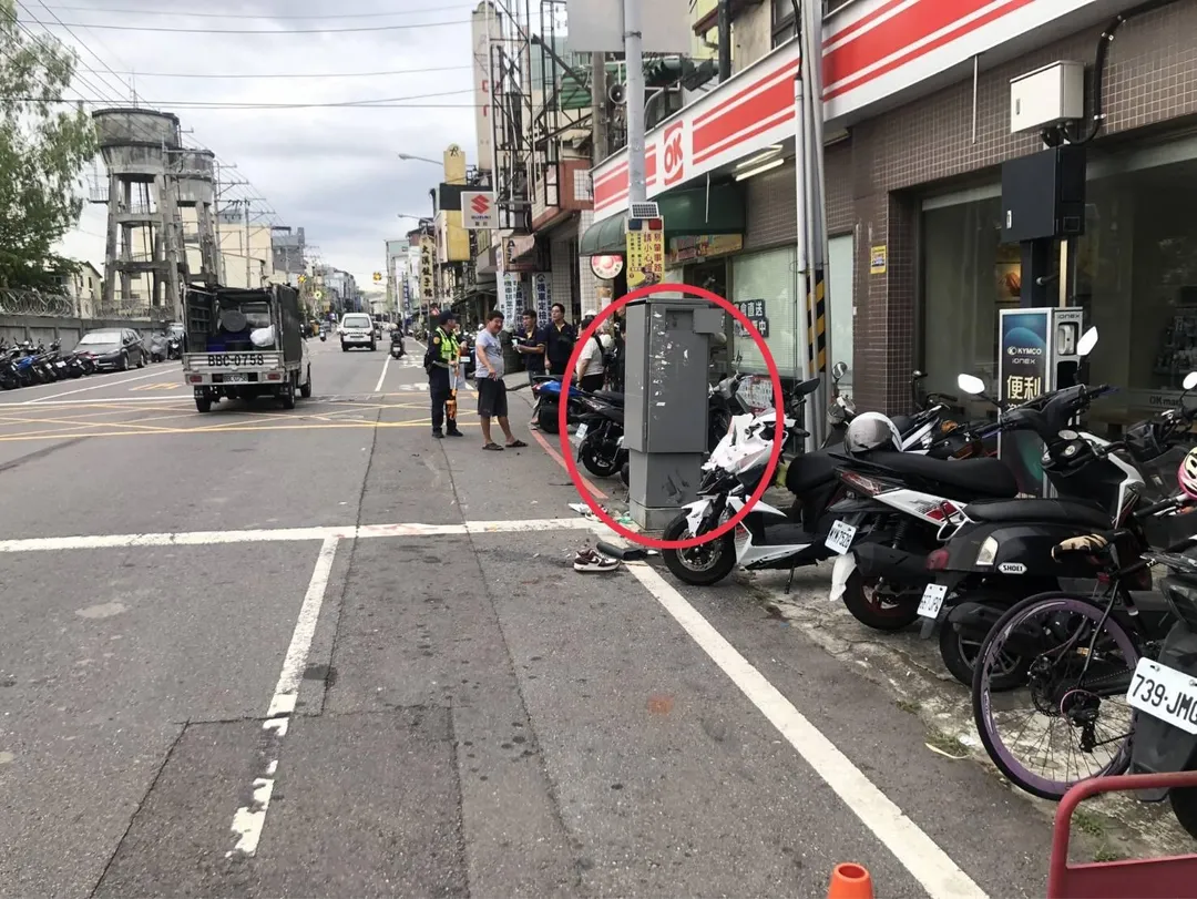 台中市太平區光興路今（21）日下午發生嚴重車禍。（圖／翻攝畫面）