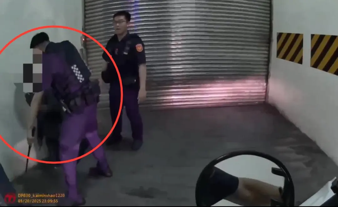 甘比亞籍男子逃逸遭警方圍捕逮獲。（圖／翻攝畫面）