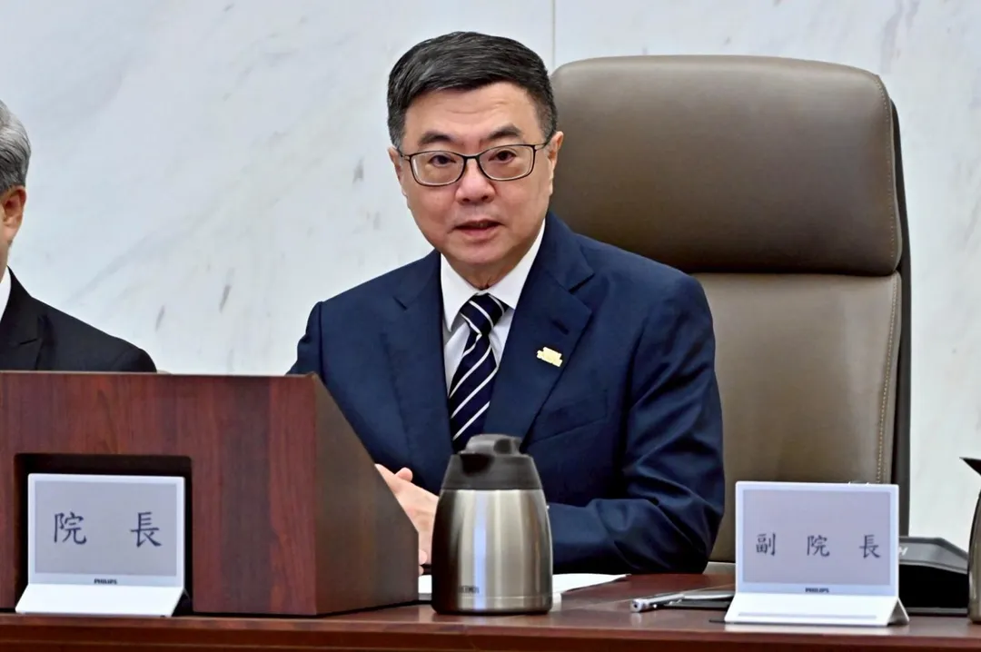三峽車禍釀嚴重死傷，卓榮泰今天在行政院會上除指示醫院全力救治傷者外，並要求中央和地方要通力合作，讓受傷、受驚嚇的師生盡快恢復正常生活與校園平靜。 （圖/行政院提供）