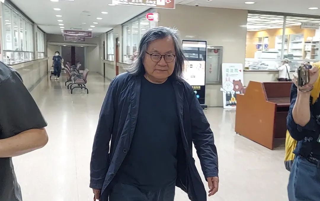 林洲民22日作證結束離去。（圖／中天新聞）