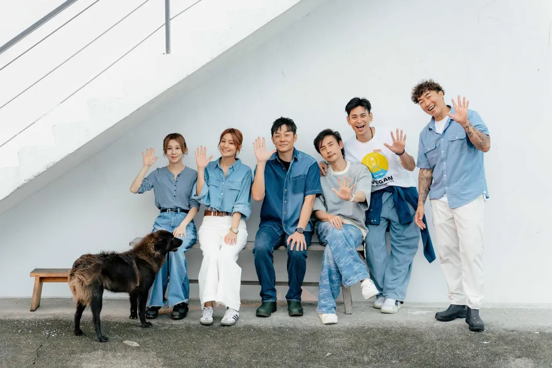 白安（左起）、莎莎、姚元浩、包偉銘、楊子儀、郭泓志日前一同錄《嗨！營業中》。（圖／好看娛樂提供）