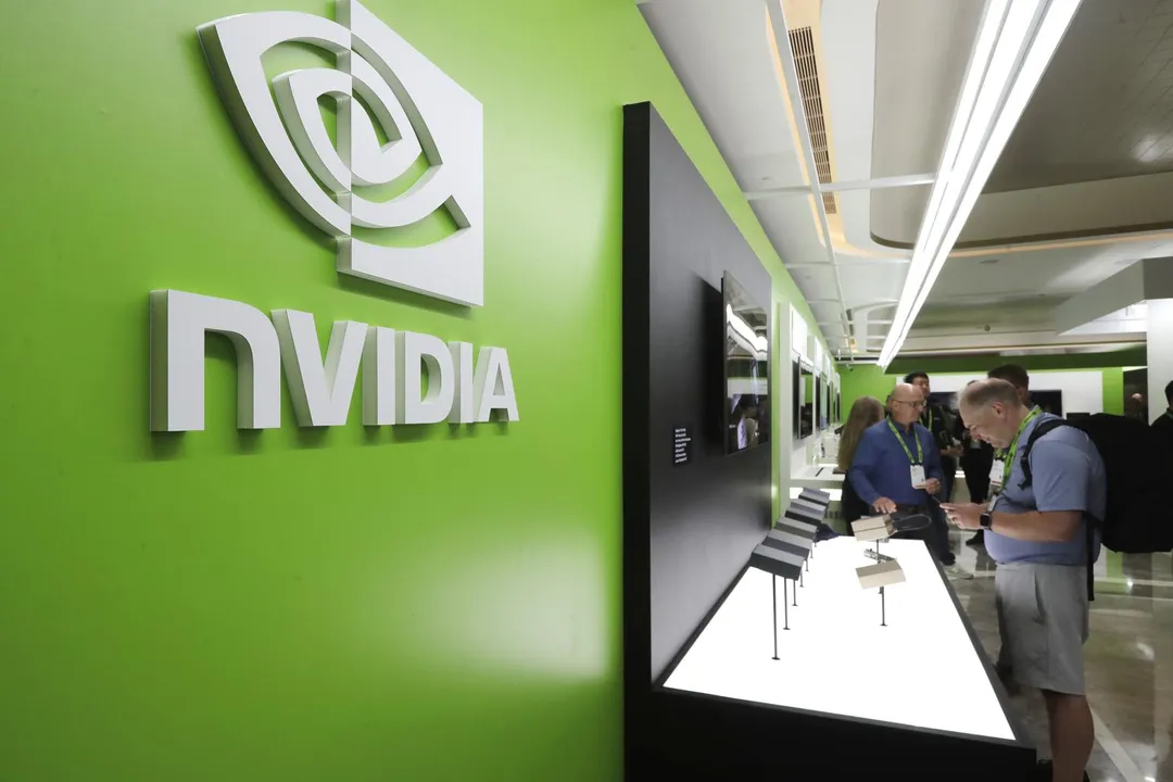 輝達（NVIDIA）將為中國大陸市場推出新款人工智慧晶片，以因應美國政府對高階晶片H20的出口管制。（圖/美聯社）
