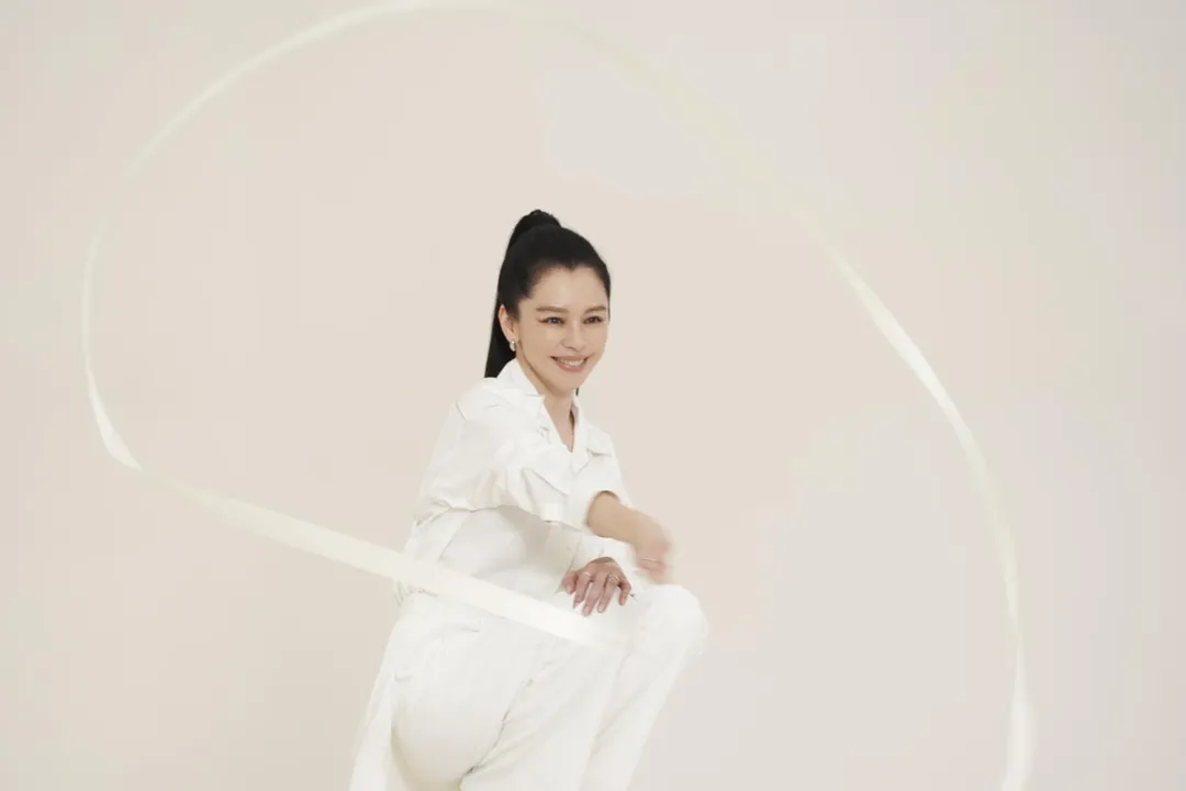 Vivian徐若瑄推出新曲〈我的獨白〉，這是她首次完整參與音樂流程製作。（圖／索尼音樂提供）