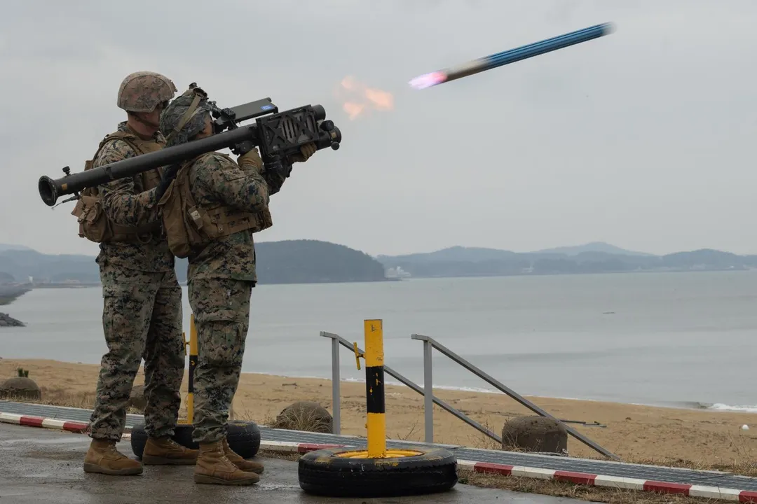 美軍發射肩射刺針飛彈訓練彈。(圖/美國陸戰隊)