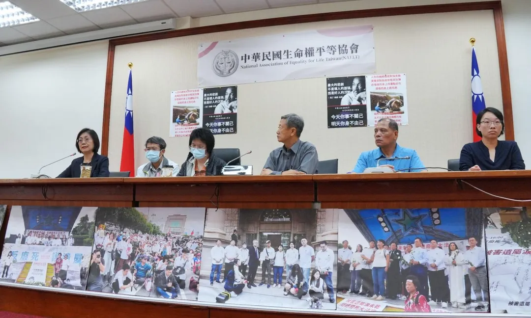 生命權平等協會27日召開記者會痛批變相廢死。(圖/翻攝翁曉玲臉書)