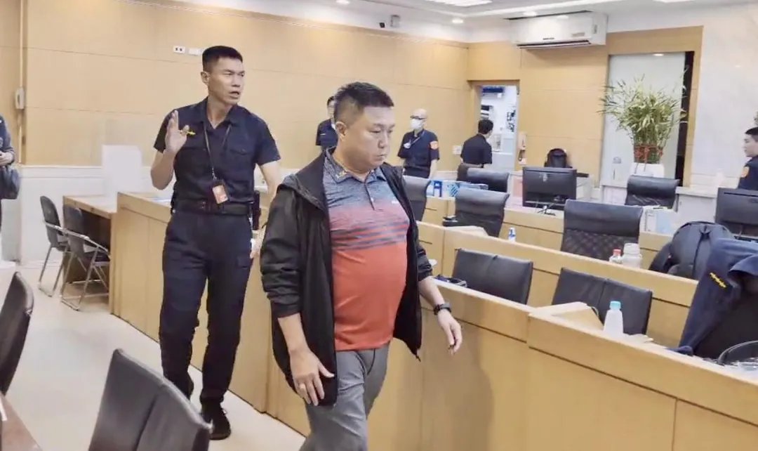 南港分局員警劉政道遭羈押警方將免職汰除重懲。(圖/中天新聞)