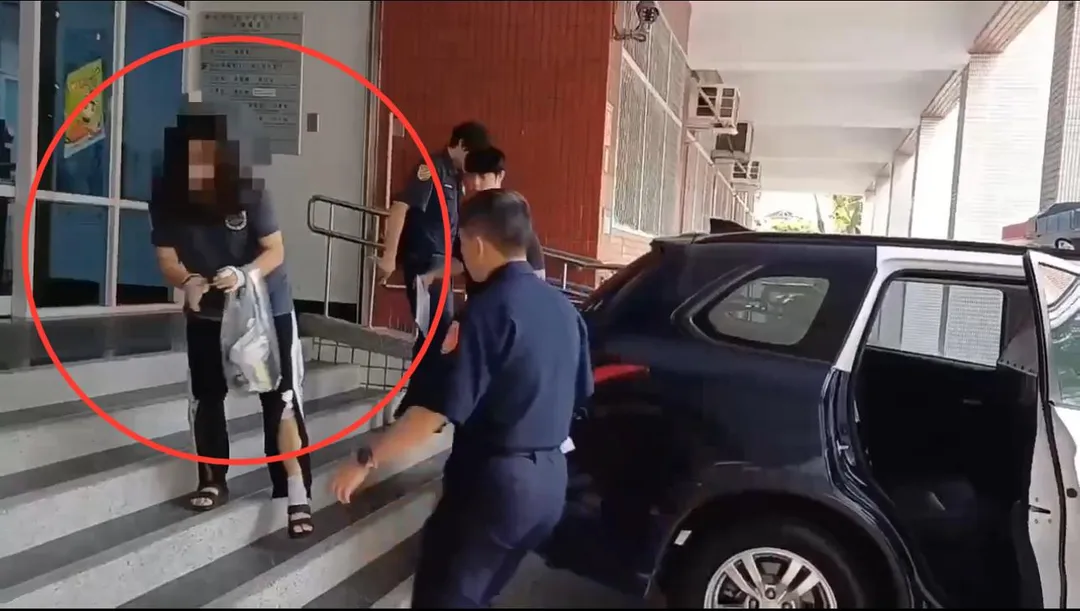 女子遭男友丟包因通緝遭逮捕。(圖/翻攝畫面)
