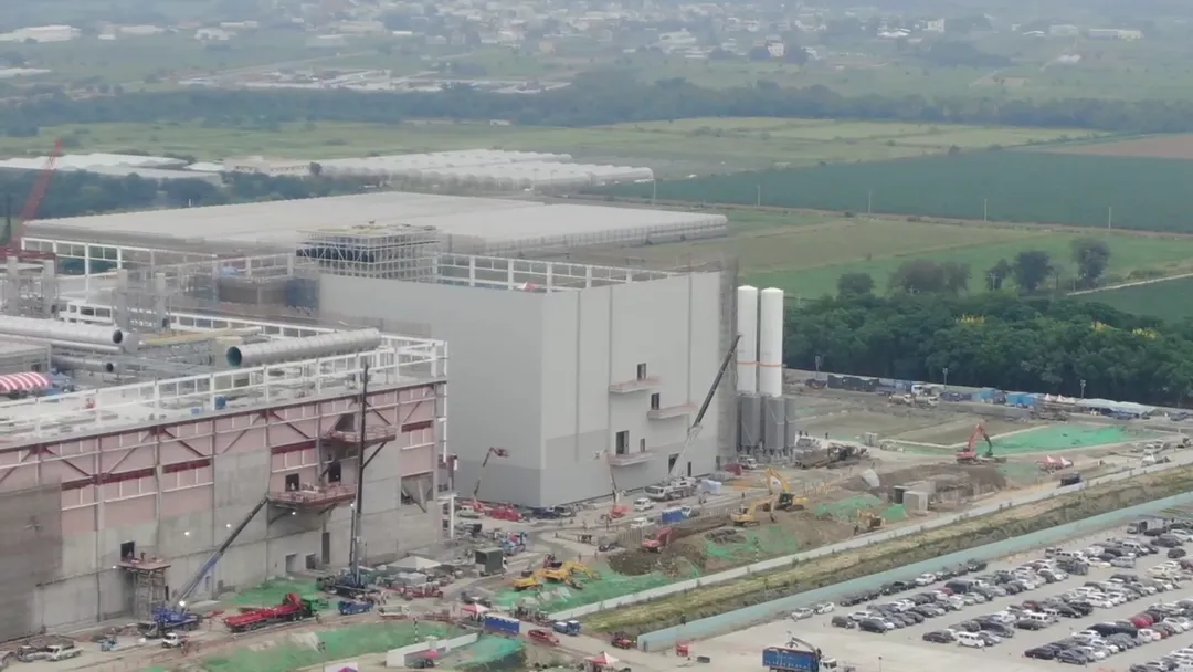 台積電嘉義先進封裝廠正在趕工興建中，今(16日)又傳工安意外。（資料示意圖／中天新聞）