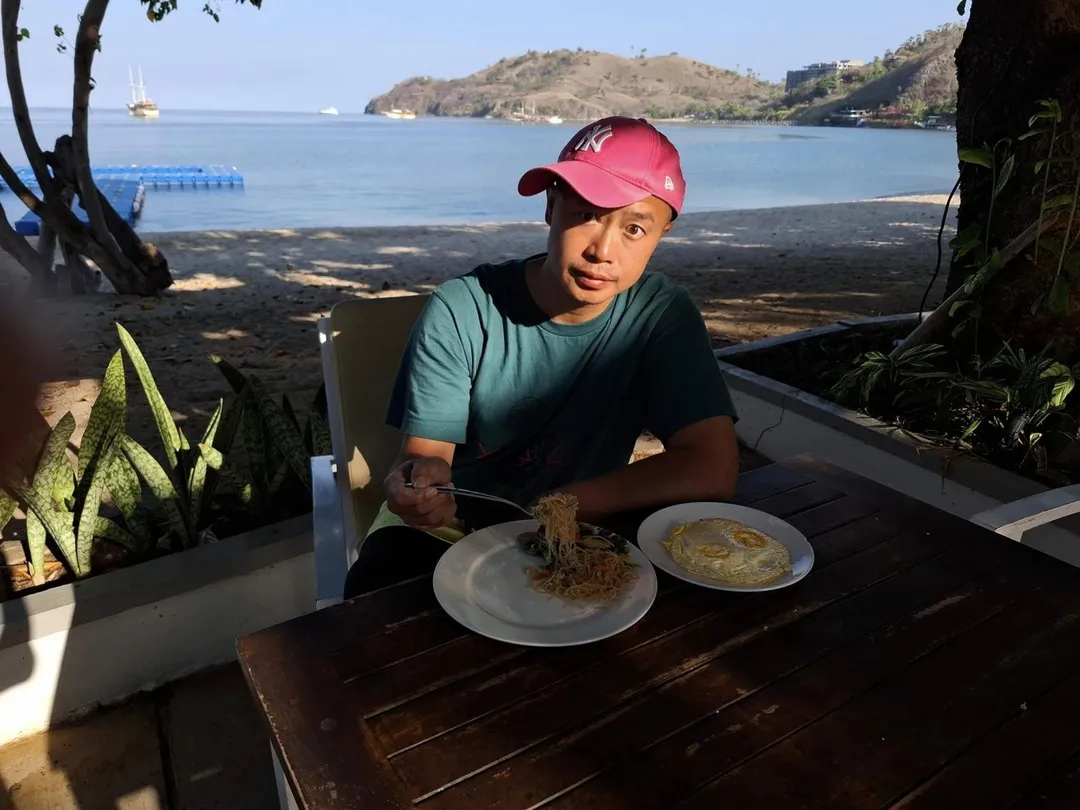 南拳媽媽成員彈頭日前在綠島巧遇一名鐵粉。（圖／翻攝FB 南拳媽媽彈頭 宋健彰）