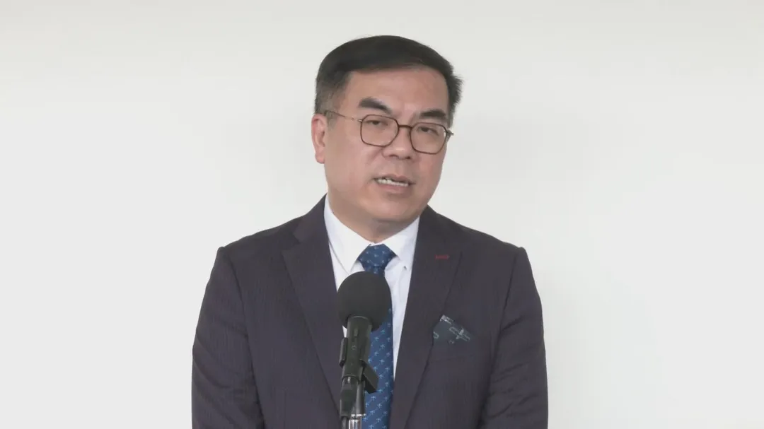 環境部長彭啟明表示，因應中東戰事，塑化原料價格飆升，更應積極推動「減塑」（攝自中天新聞）