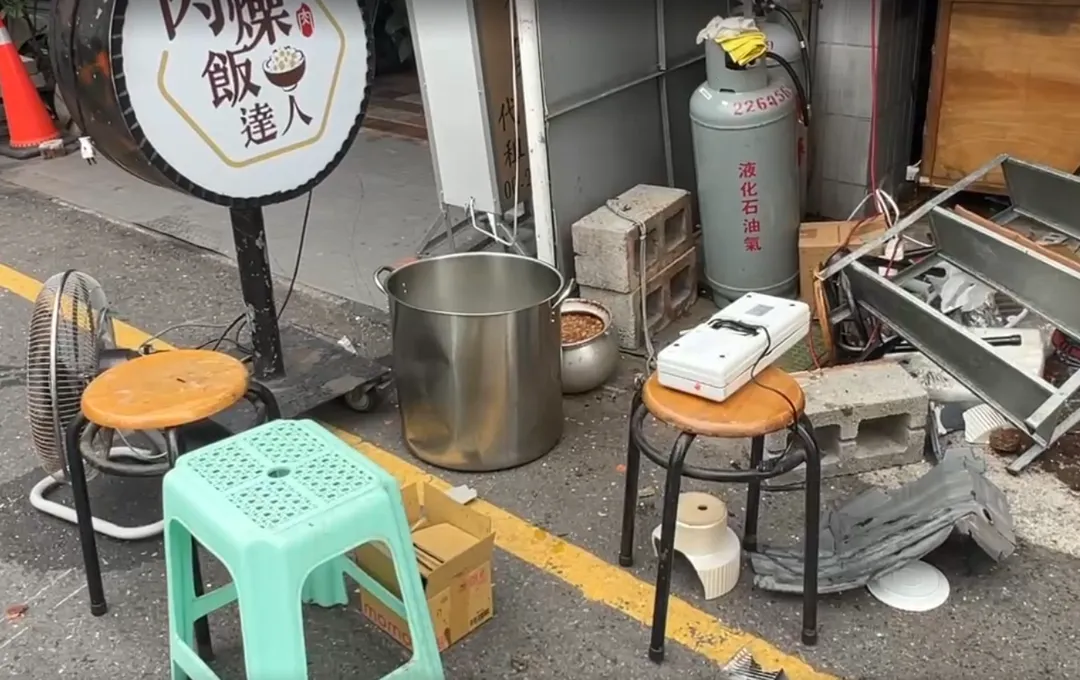 事故造成店家設備嚴重受損，影響當日營業，事故詳細原因仍待進一步調查釐清。（圖/中天新聞）