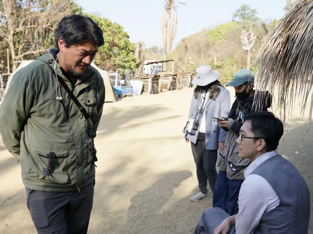 導演孫介珩稱讚施名帥近乎潔癖的表演精神。（圖／聽海湧劇組提供）