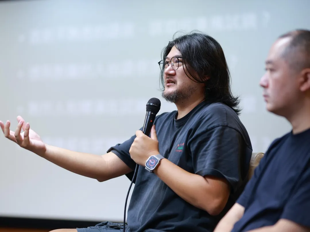 「台語台表演班」邀請導演孫介珩（左）分享腔調、時代與情感的選擇。（圖／公視台語台提供）