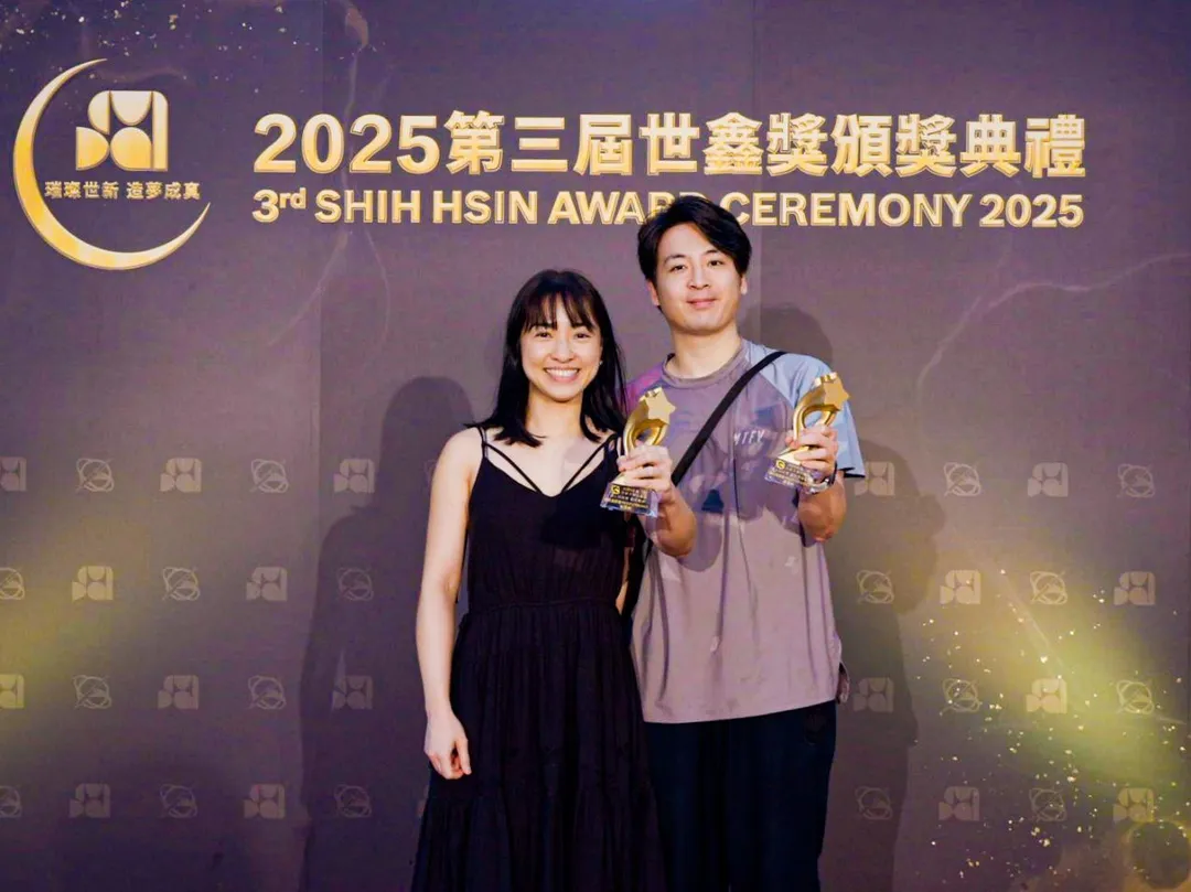 世新廣電系碩士班楊螢映（左）編導《跌咗真係搵？KEEP LOOKING?》連拿「最佳原著劇本」與「最佳導演」兩大獎。（圖／世新大學提供）