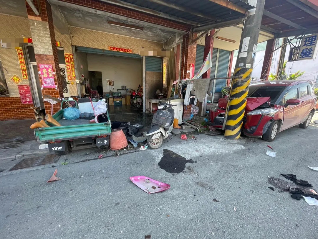 91歲潘姓婦人因傷勢過重，全身多處擦挫傷，送往義大醫院搶救後仍宣告不治。（圖/翻攝畫面）