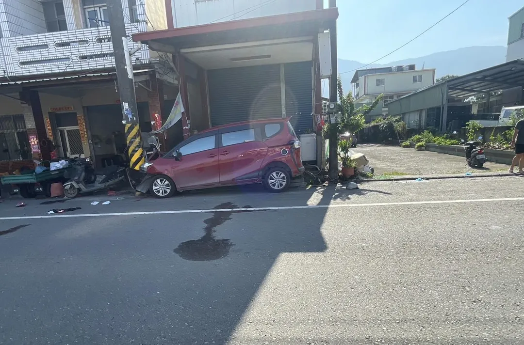 屏東縣高樹鄉27日上午發生一起車禍，造成1死2傷。（圖/翻攝畫面）