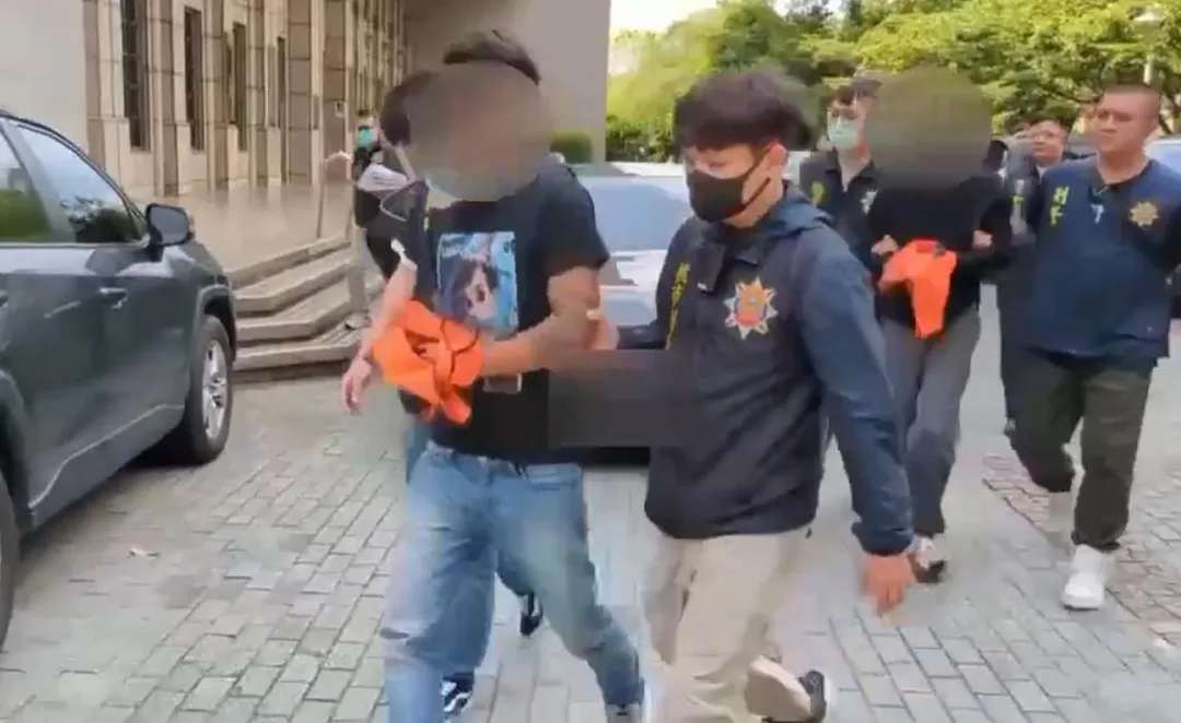 警方逮捕主嫌等13人到案。（圖／翻攝畫面）