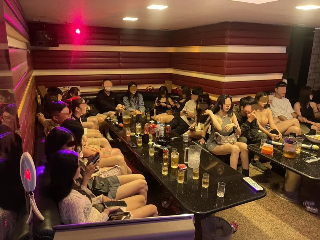 警方昨天逮到29名持觀光簽非法打工的泰籍女子。(圖/警方提供,以下相同)