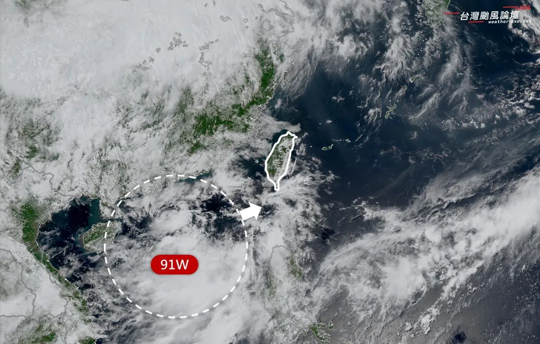 氣象專家指出，目前在廣東南方海域有一個熱帶擾動91W正持續向東北方向移動。（圖／翻攝自台灣颱風論壇｜天氣特急）
