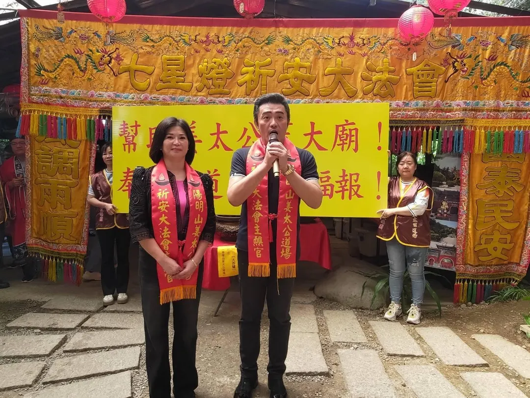 李㼈致詞時表示，感謝姜太公庇佑家庭安康、事業順遂，亦邀請信眾進電影院支持《突破：3000米的泳氣》。（圖／陽明山姜太公道場提供）