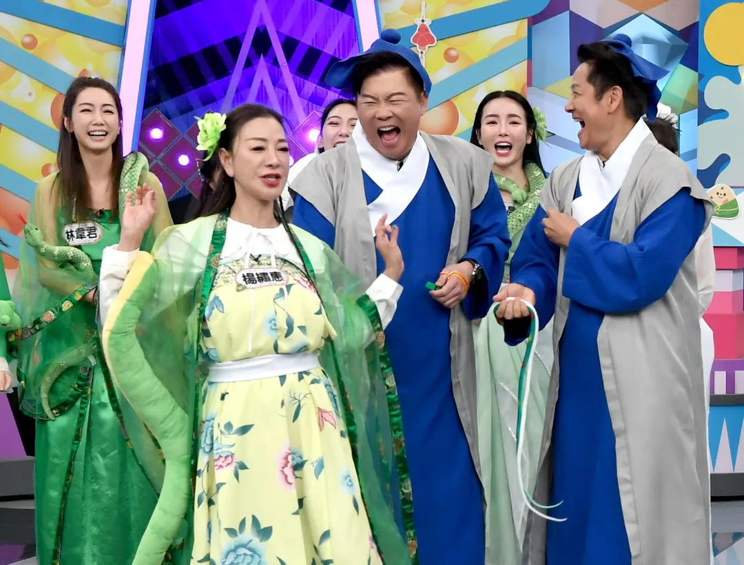 楊繡徐乃麟笑稱楊繡惠「逃不開我的掌心」。(圖/華視提供)