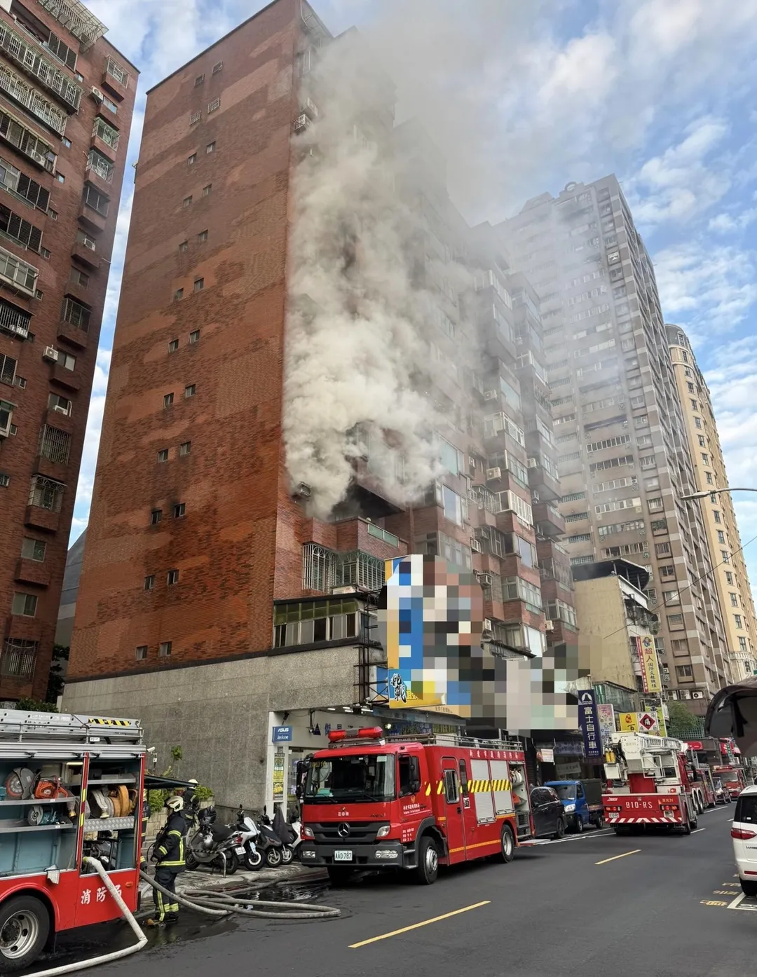 新北市板橋下午發生一起住宅火警。（圖／翻攝畫面）