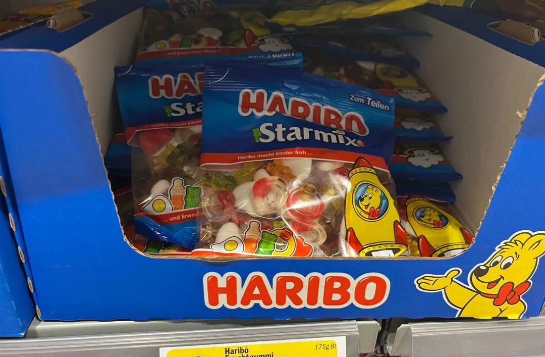 德國知名彩色小熊軟糖品牌哈瑞寶（Haribo）一款可樂風味軟糖在荷蘭檢驗出含有大麻成分。（示意圖／中天新聞）