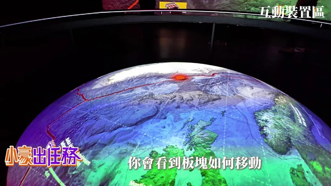 中天新聞主播簡至豪近期二訪冰島，頭一次造訪熔岩中心，親身體驗火山爆發模擬、地震互動裝置與沉浸式展覽。（圖／中天新聞）
