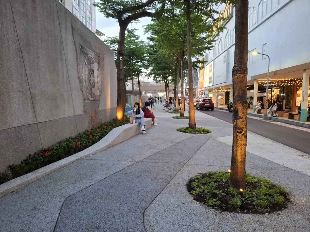 北捷表示，中山站1號出口已於5月31日下午正式開放。（圖／台北捷運）