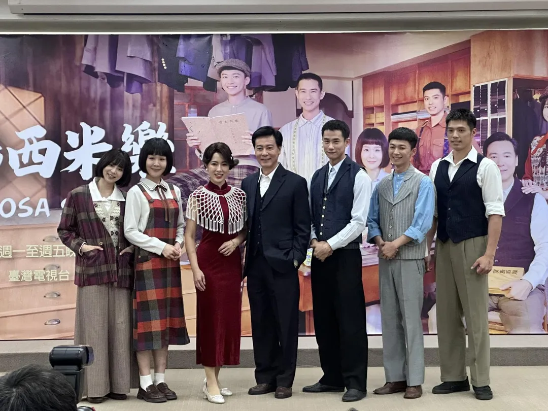 黃瑄（左3）2日出席《寶島西米樂》首映會，也是她手術後首露面。（圖／記者 伍映澄 攝）