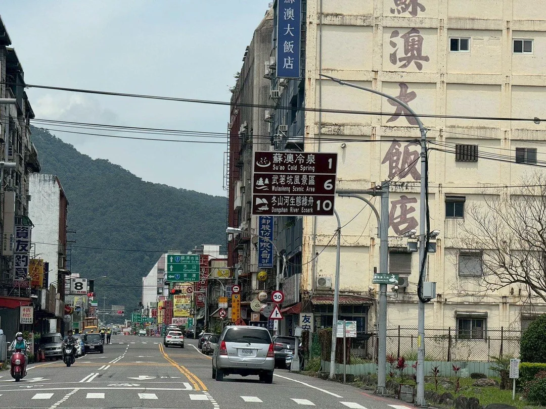 南澳工務段4日至13日進行交通安全設施維護清洗作業，將在台2線、台2戊線、台9線及台9丁線等路段實施交通管制。（圖／公路局提供）