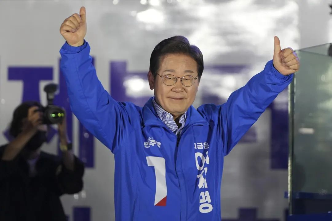 南韓媒體的出口民調顯示，共同民主黨總統候選人李在明得票率預測將達51.7％。（圖／美聯社）