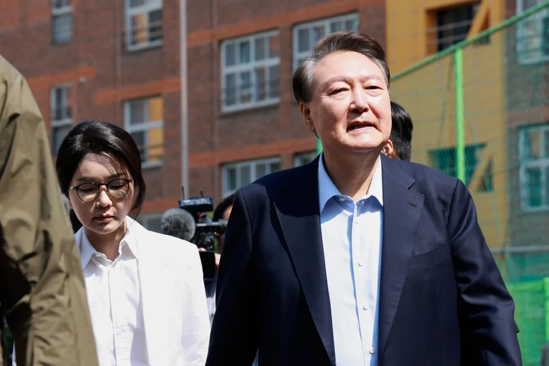 尹錫悅涉刪通聯湮滅證據,遭法院凌晨裁定羈押。 (圖/美聯社)