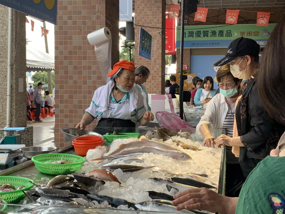 新北市淡水區漁會與宜蘭縣蘇澳區漁會6日下午將舉辦國產漁獲展售會，還能買到當季黑鮪魚。（圖／新北市政府漁業及漁港事業管理處提供）