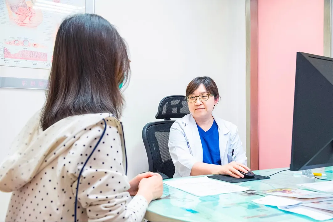 楊珮音主任表示，周產期心肌病變罕見又致命，高齡、多胞胎及妊娠高血壓孕婦為高風險群，及早診斷、專科團隊照護是關鍵。（圖／彰化基督教醫院）