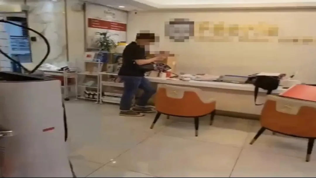 警方搜索醫美診所約談負責人。（圖／翻攝畫面）