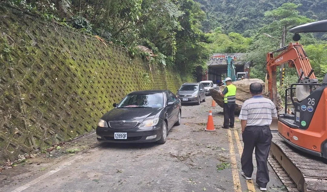 現場警方實施交管。（圖／翻攝畫面）