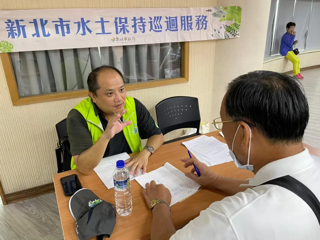 陳盈男技師熱心回答民眾疑慮。