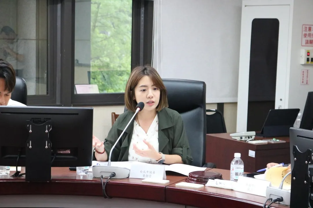 黃瀞瑩卻表示，據她觀察連署民眾年齡層分布廣泛，並呼籲吳思瑤應正視民眾不滿的聲音。（圖取自黃瀞瑩臉書）