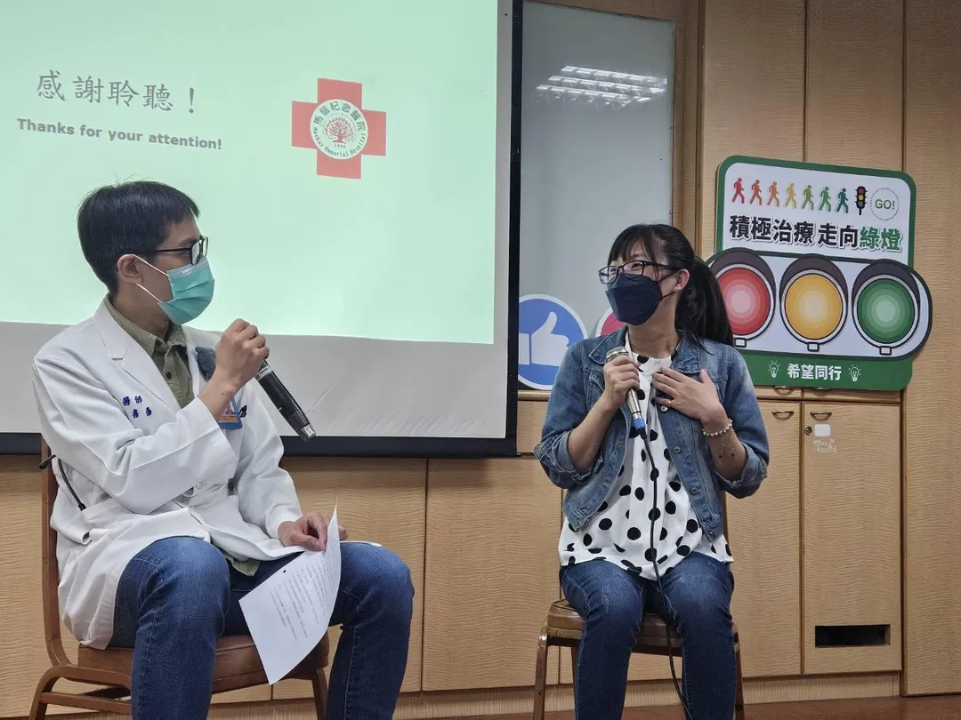 進行前列環素類似物注射治療一年的吳小姐到場與病友分享治療的心得,鼓勵病友勇敢嘗試。(圖/馬偕紀念醫院)