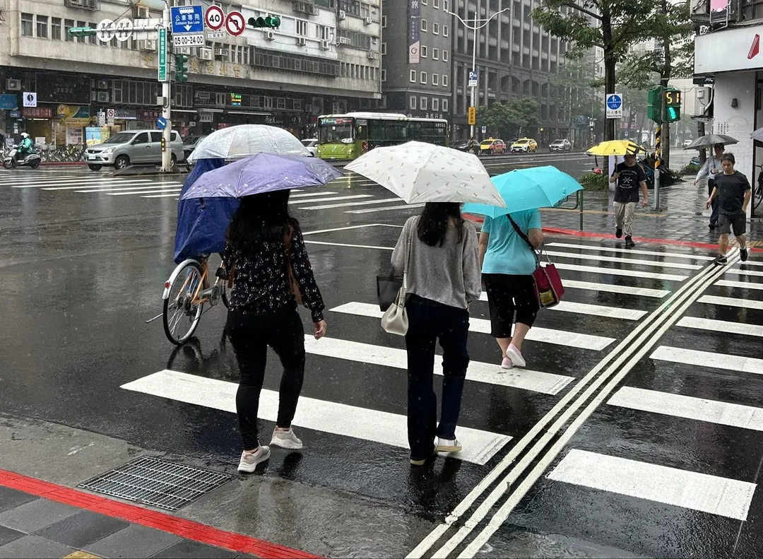 氣象署表示,明天(29日)臺灣附近水氣增加。(示意圖/中天新聞資料照)